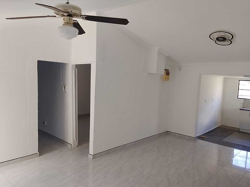 🏡 Move-In Ready 2-Bedroom Home for Sale off Lower Bombay Road – Recently Renovated & Upgraded - Photo 5