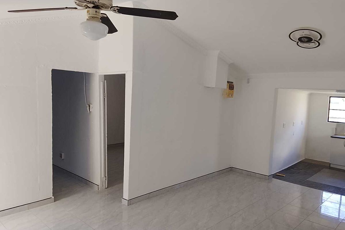 🏡 Move-In Ready 2-Bedroom Home for Sale off Lower Bombay Road – Recently Renovated & Upgraded - Photo 5