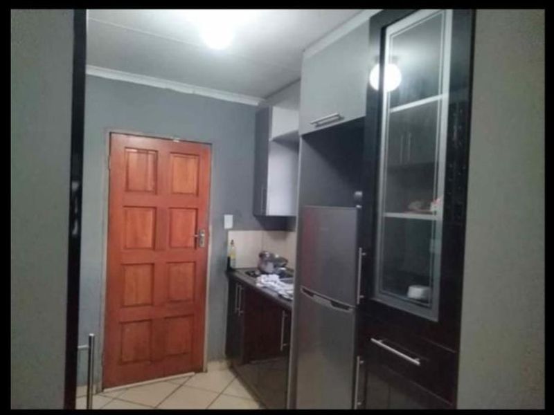 A beautiful house in Rosslyn - Photo 2