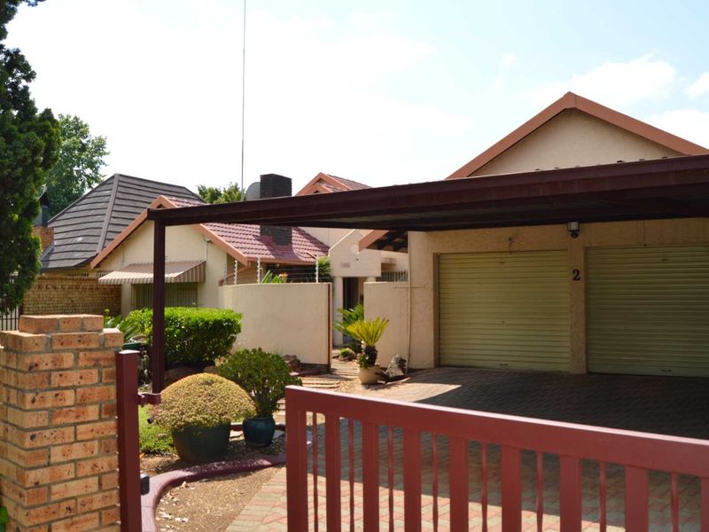 Beautiful family home in Brackenhurst - Photo 3