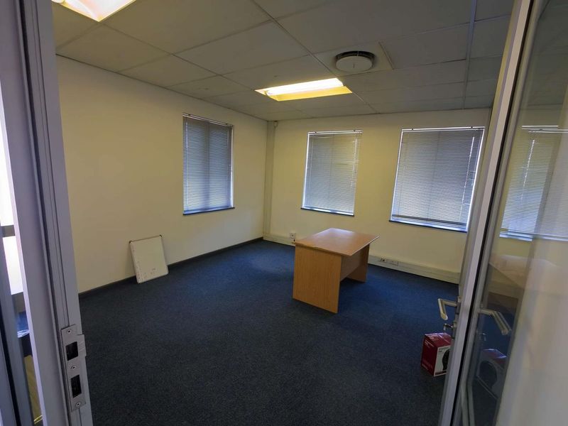 Flexible 342m2 Workspace in Sought-After Century City - Photo 9