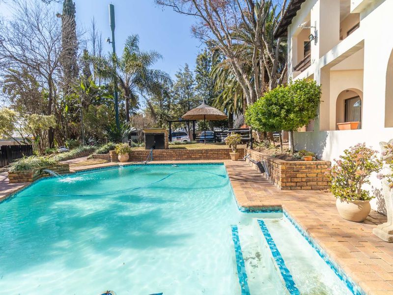 Versatile Investment Property with Development Potential in a Prime Location - Photo 3