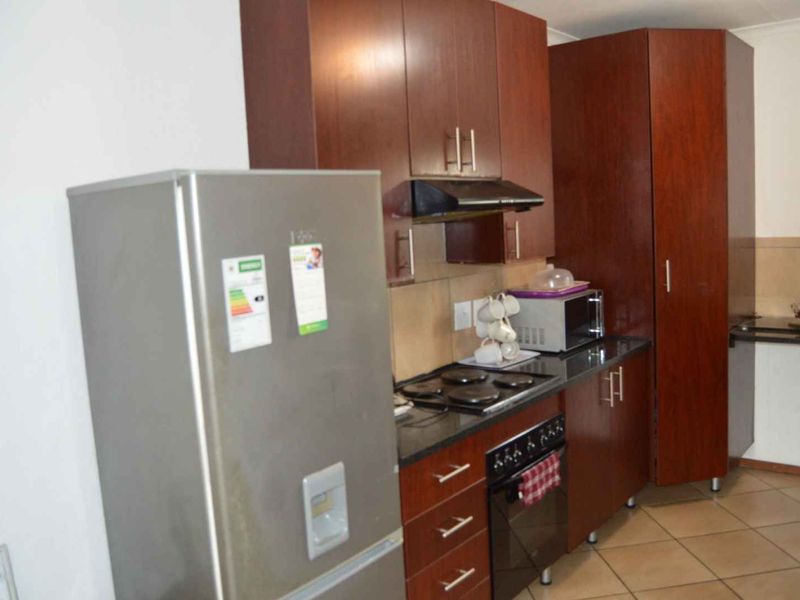 Three Bedroom Apartment/Flat for Sale in Albertsdal - Photo 5