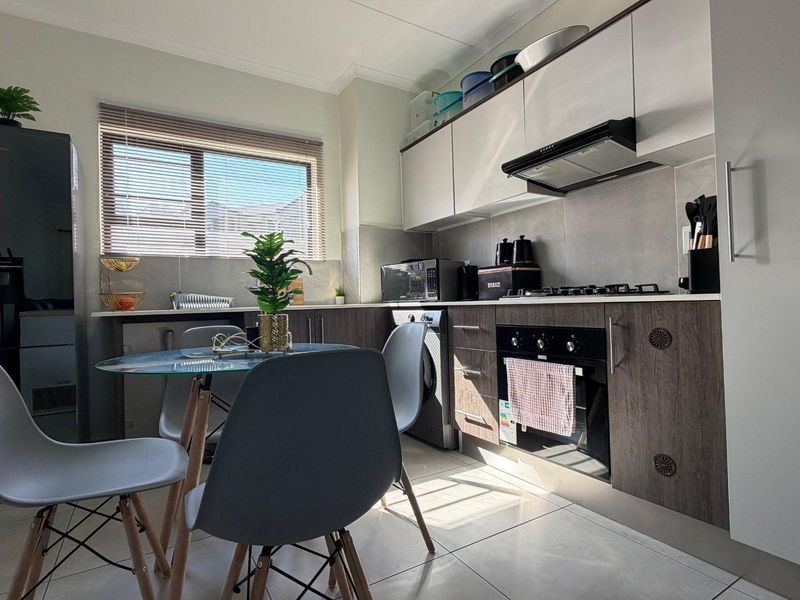 Modern 2-Bedroom, 2-Bathroom Garden Apartment to Rent at Royal Residenz, Lilianton Boksburg West - Photo 3