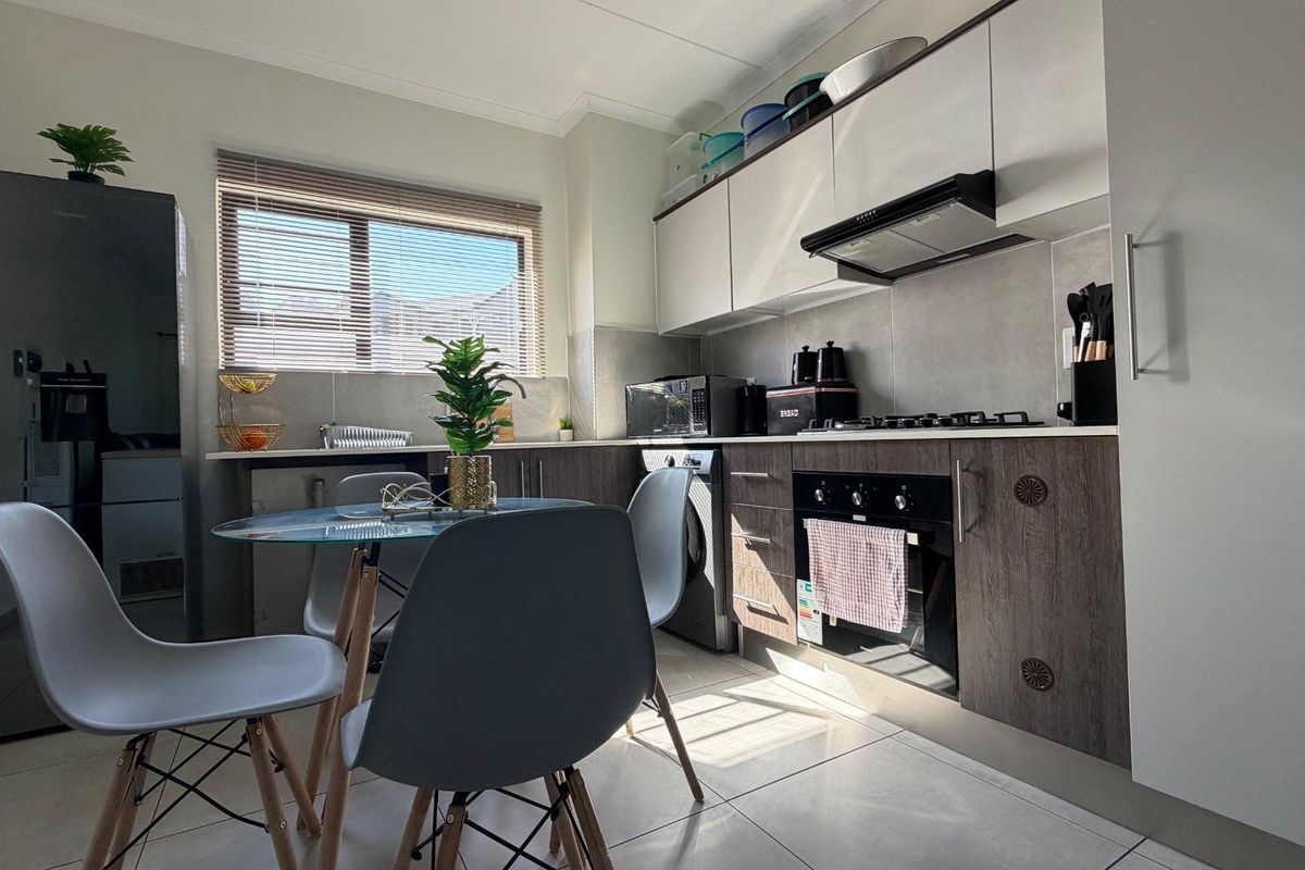 Modern 2-Bedroom, 2-Bathroom Garden Apartment to Rent at Royal Residenz, Lilianton Boksburg West - Photo 3