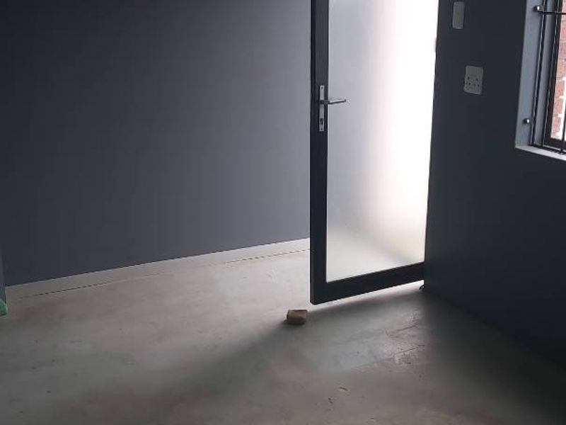 Warehouse/workshop/ storage unit to let in Fairview. - Photo 3