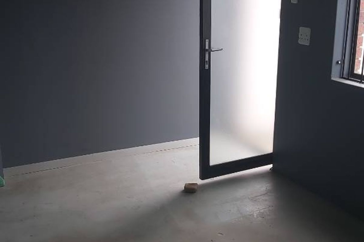 Warehouse/workshop/ storage unit to let in Fairview. - Photo 3