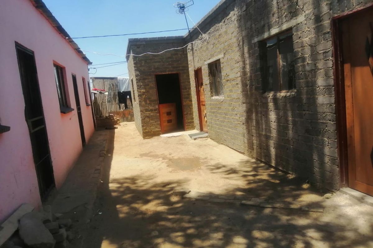 Unlock Income Potential: 8-Bedroom Investment Gem - Photo 2