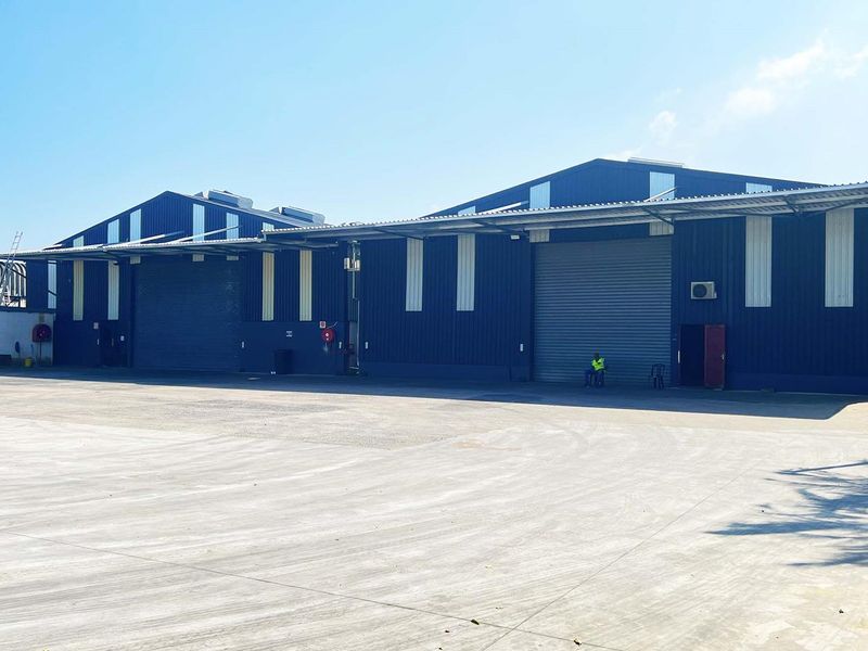 LARGE WAREHOUSE FOR SALE WITH YARD CLOSE TO FREEWAY - Photo 8