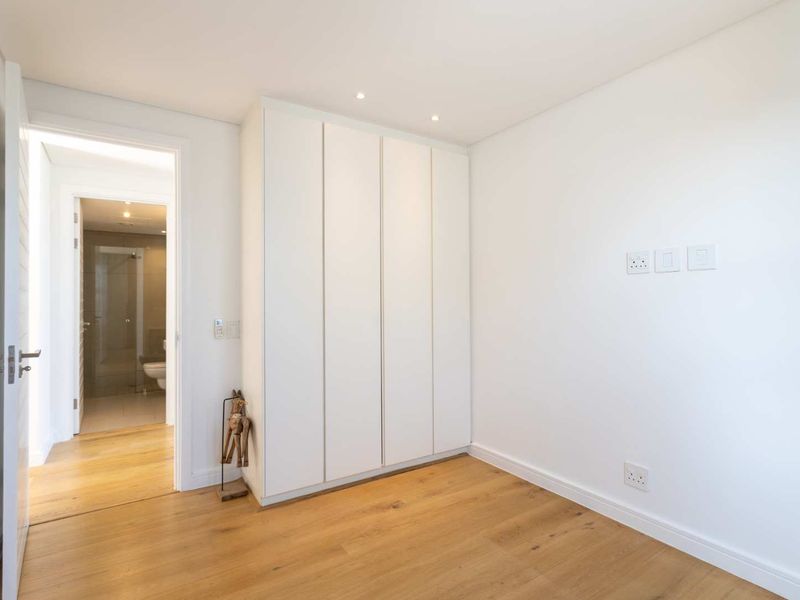 Luxurious Unfurnished Two-Bedroom Polo Village Apartment on Val de Vie Estate - Photo 9