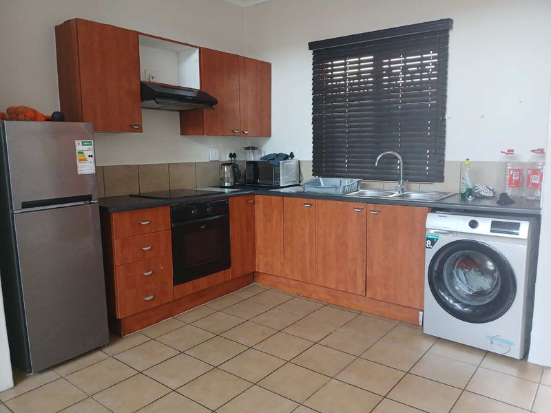 Cozy Starter Apartment for Rent! - Photo 4