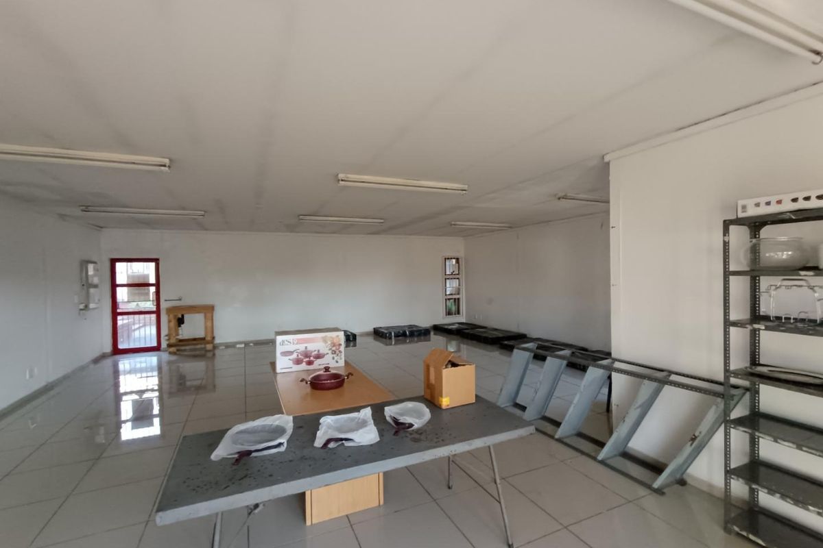 SHOPPING CENTRE FOR SALE - Photo 4