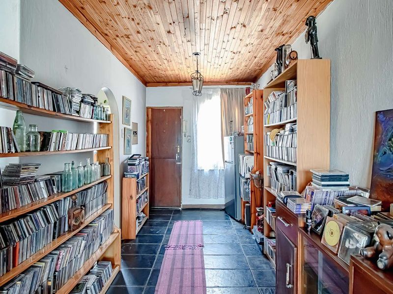 Attractive townhouse with potential. - Photo 9