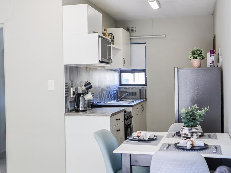 Allure of the 2-Bed Retreat - Photo 7