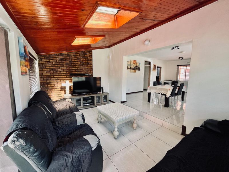 Three bedroom house with Solar energy in van Dyk Park - Photo 4