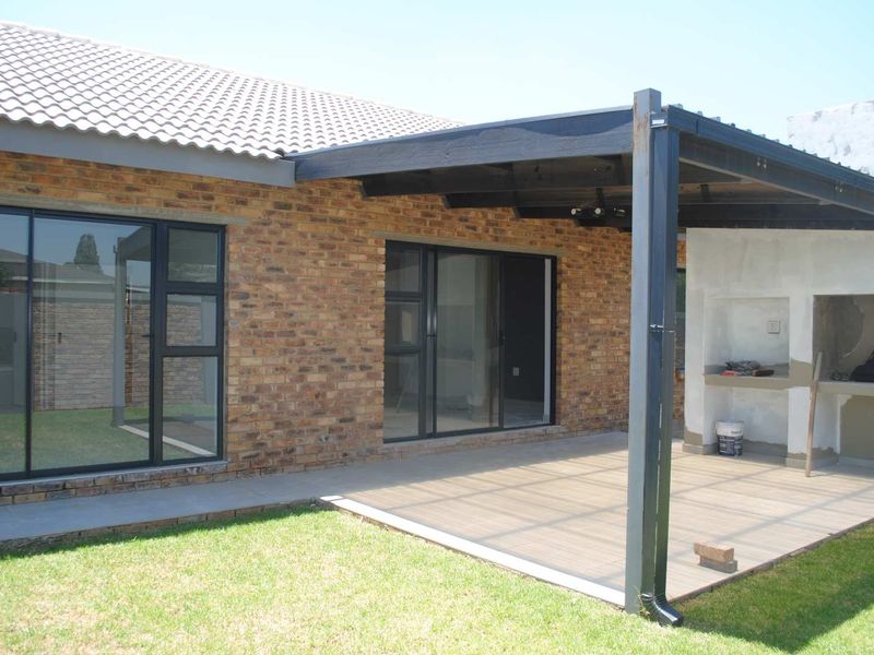 Lovely ultra modern contemporary prestigious townhouse complex in Meyerton - Photo 3