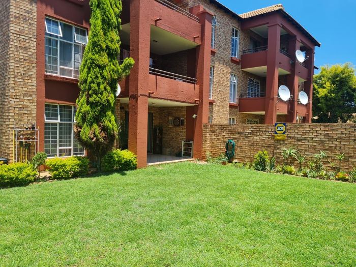 Property #1992610, Townhouse Pending Sale in Die Hoewes