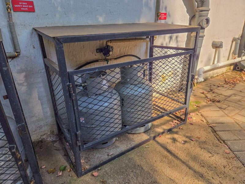 Fully Furnished Bachelor Unit for Rent – Two Blocks from UP Main Campus - Photo 9