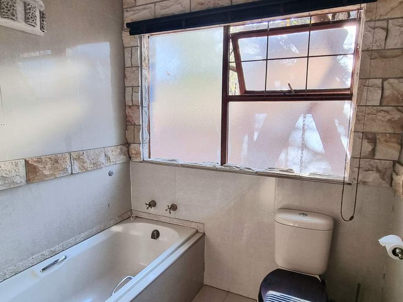 SPACIOUS FAMILY HOME WITH FLAT IN THE NORTH - Photo 4
