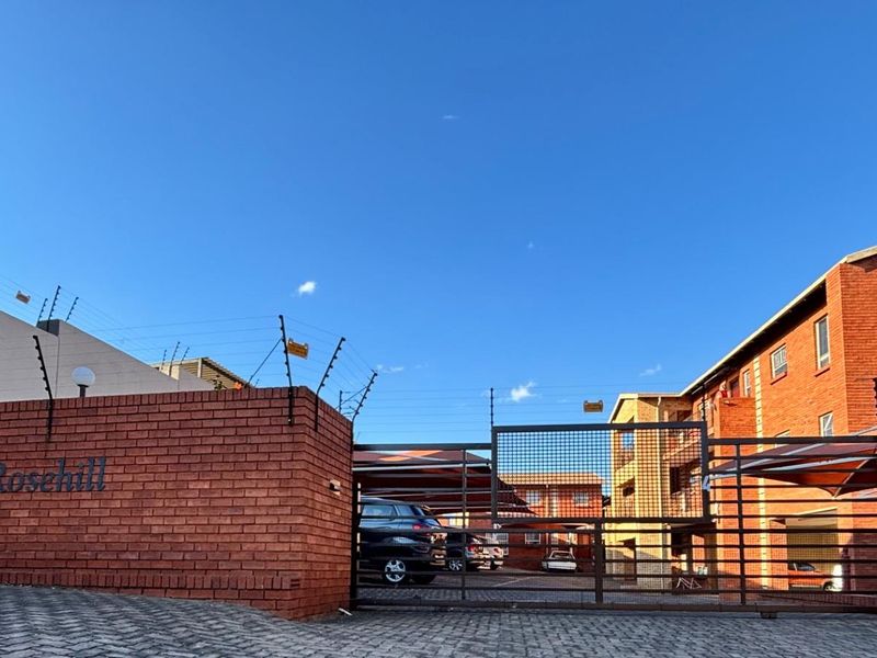 Ground-Floor 2-Bedroom Apartment with Private Garden in an Exclusive 10-Unit Complex - Photo 1