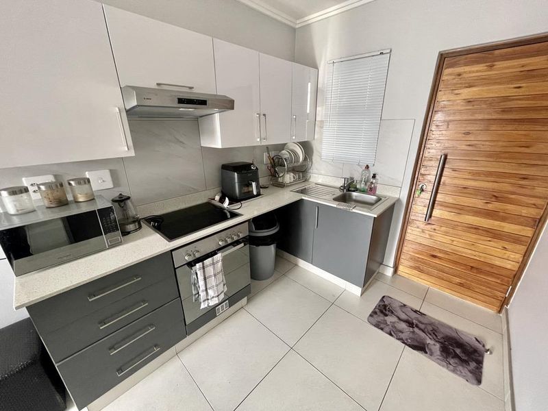 Hendra - Bright and Spacious 2-Bedroom Apartment in Umhlanga Ridge – A Prime Investment Opportunity - Photo 3