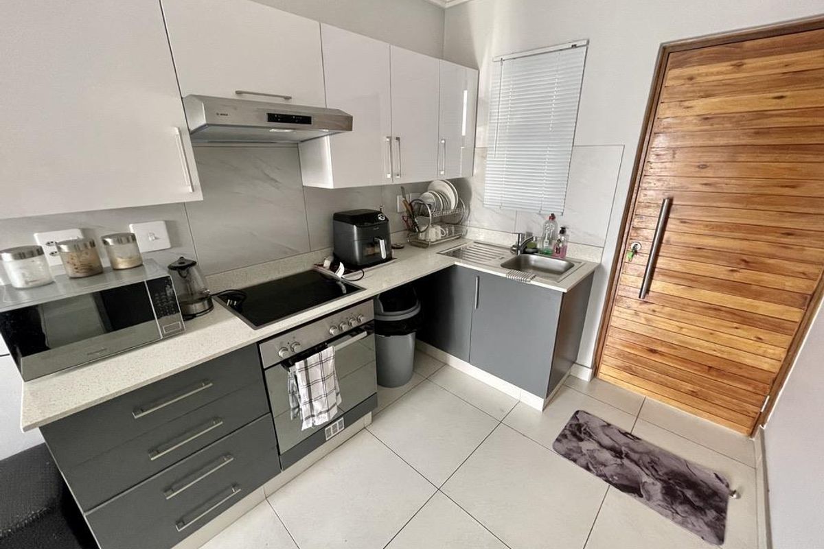 Hendra - Bright and Spacious 2-Bedroom Apartment in Umhlanga Ridge – A Prime Investment Opportunity - Photo 3