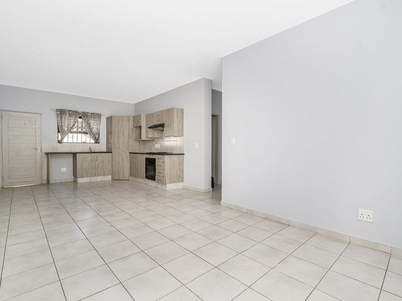 SPACIOUS GROUND FLOOR UNIT - Photo 7