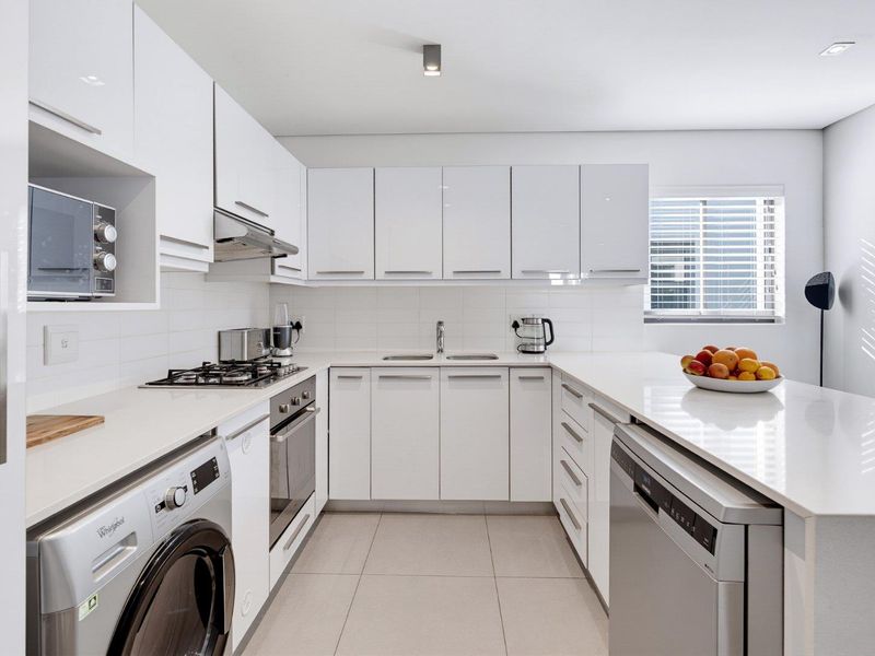 High-End Turnkey Airbnb Investment in One of Cape Town's Most Sought-After Neighbourhoods - Photo 8