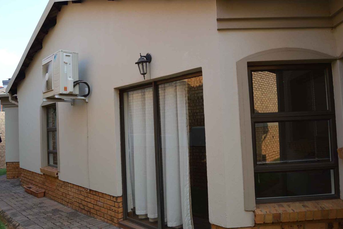 Beautful and modern house in the Wilds Estate - Photo 2