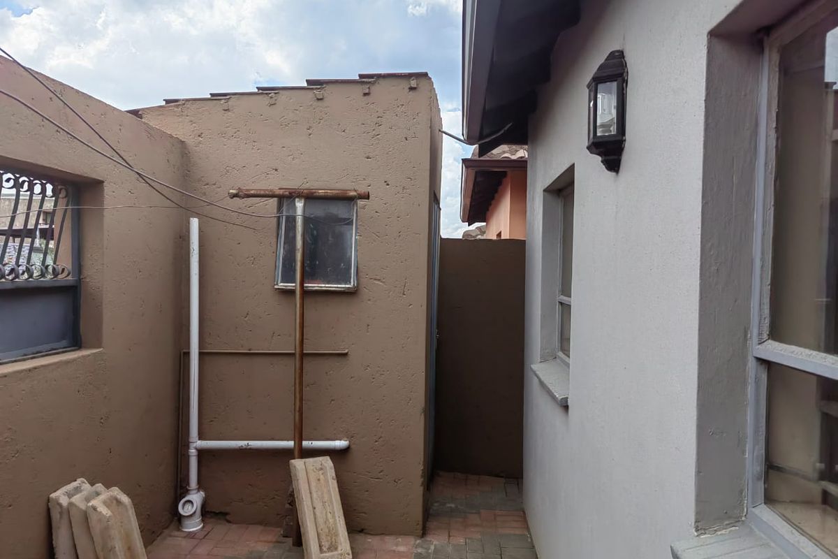 Clayville-Neat Property for R 860 000 - Photo 3