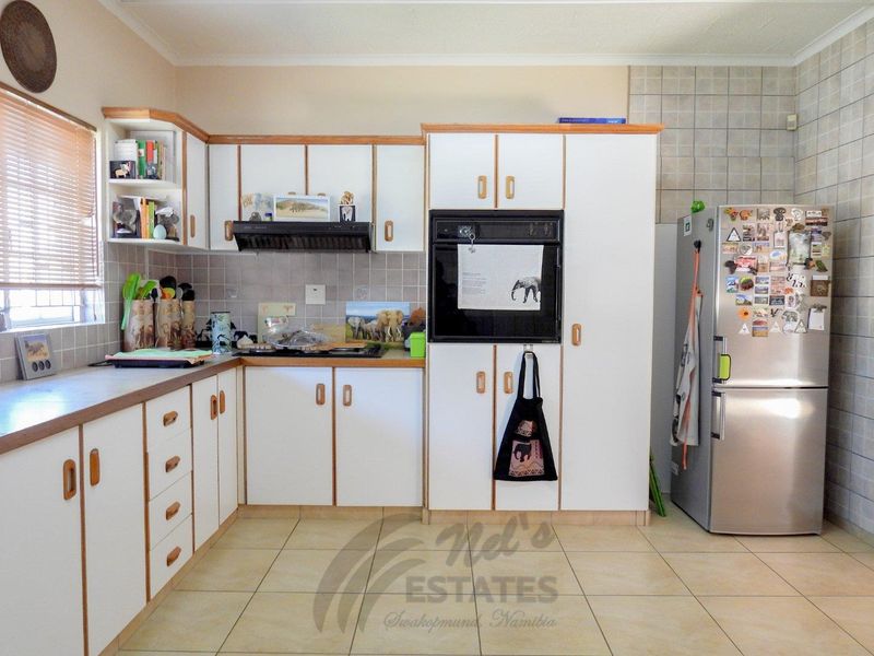 Spacious Home For Sale in Ocean View, Swakopmund - Photo 5
