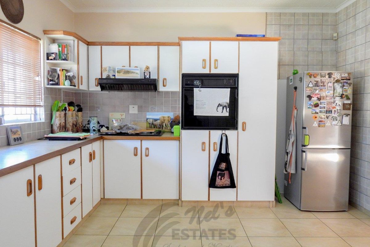Spacious Home For Sale in Ocean View, Swakopmund - Photo 5