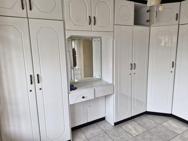 🏡 3-Bedroom First-Floor Apartment to Rent in Phoenix – Secure Complex with Pool - Photo 10