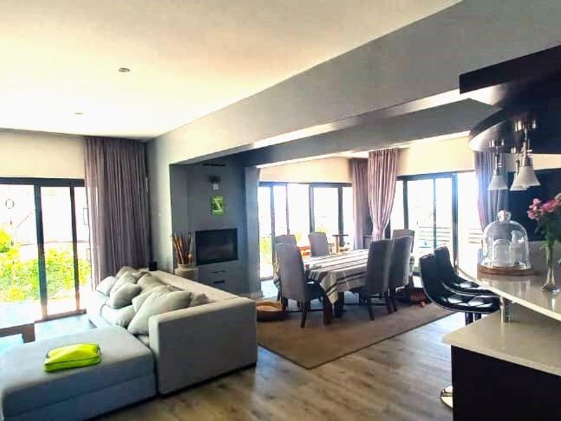 Modern Upmarket living on the Hill with 360' views over Windhoek - Photo 10