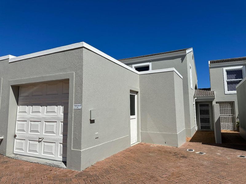 Spacious Townhouse In Popular Security Estate - Photo 2