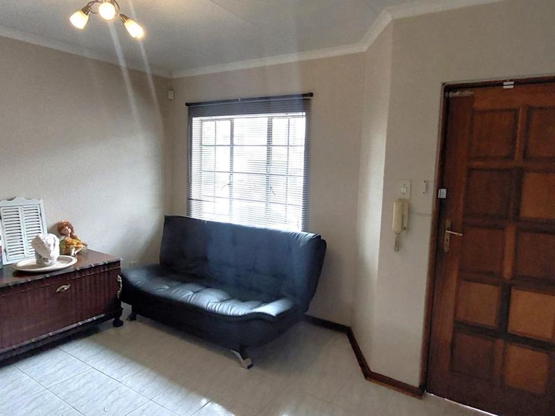 Beautiful 2 bedroom facebrick cluster - Photo 10