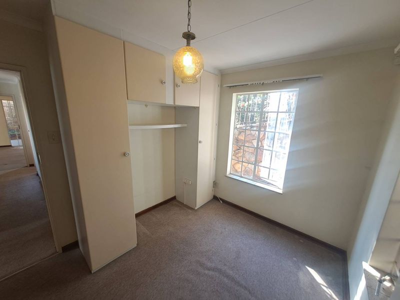 Comfortable 2 bedroom Town House - Photo 9