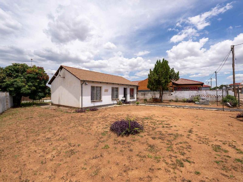 Unlock the potential in a prime location - Photo 5