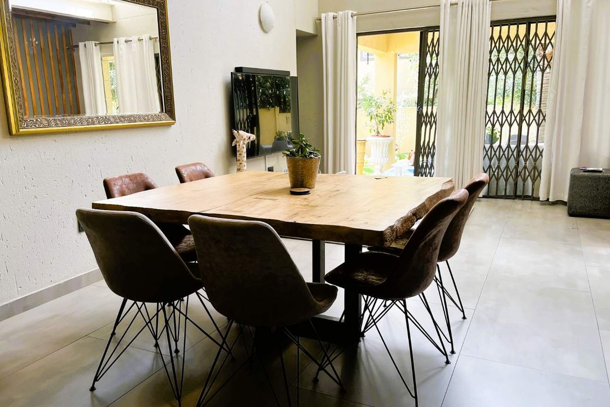 Modern Contemporary Living with Everyday Convenience - Photo 4