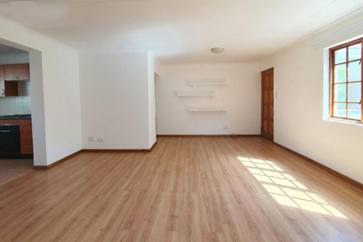 ACTIVE LIFESTYLE IN SECURE COMPLEX. - Photo 3