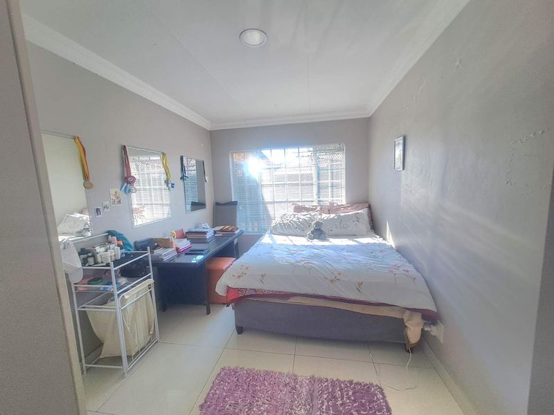 Astonishing neat and open Townhouse - Photo 5
