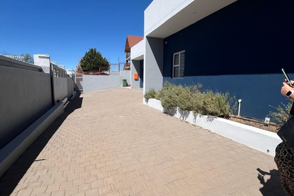 Spectacular Mansion in Prestigious Auasblick | N$15,800,000 - Photo 3