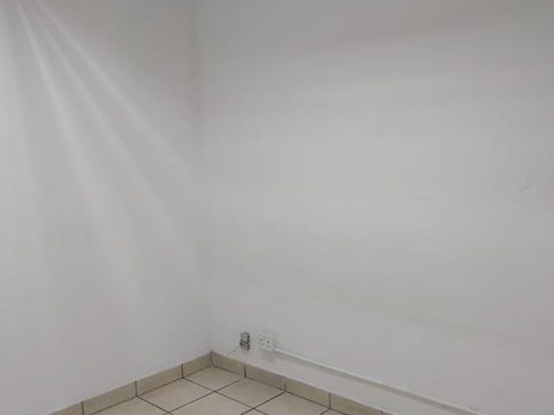 Warehouse/Distribution/manufacturing facility to let in Korsten. - Photo 8