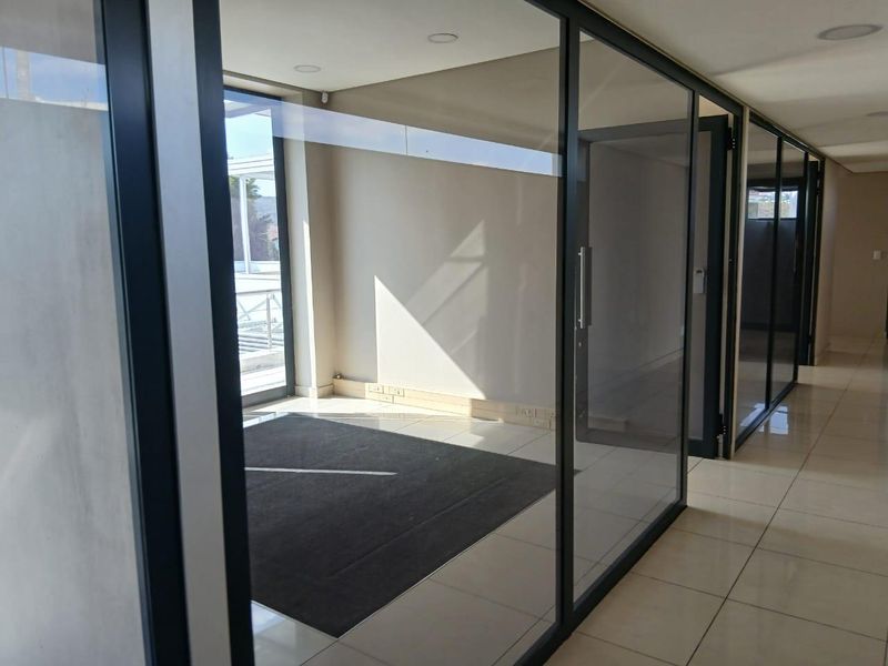 Premium Corporate Headquarters To Let | Klein Windhoek - Photo 5