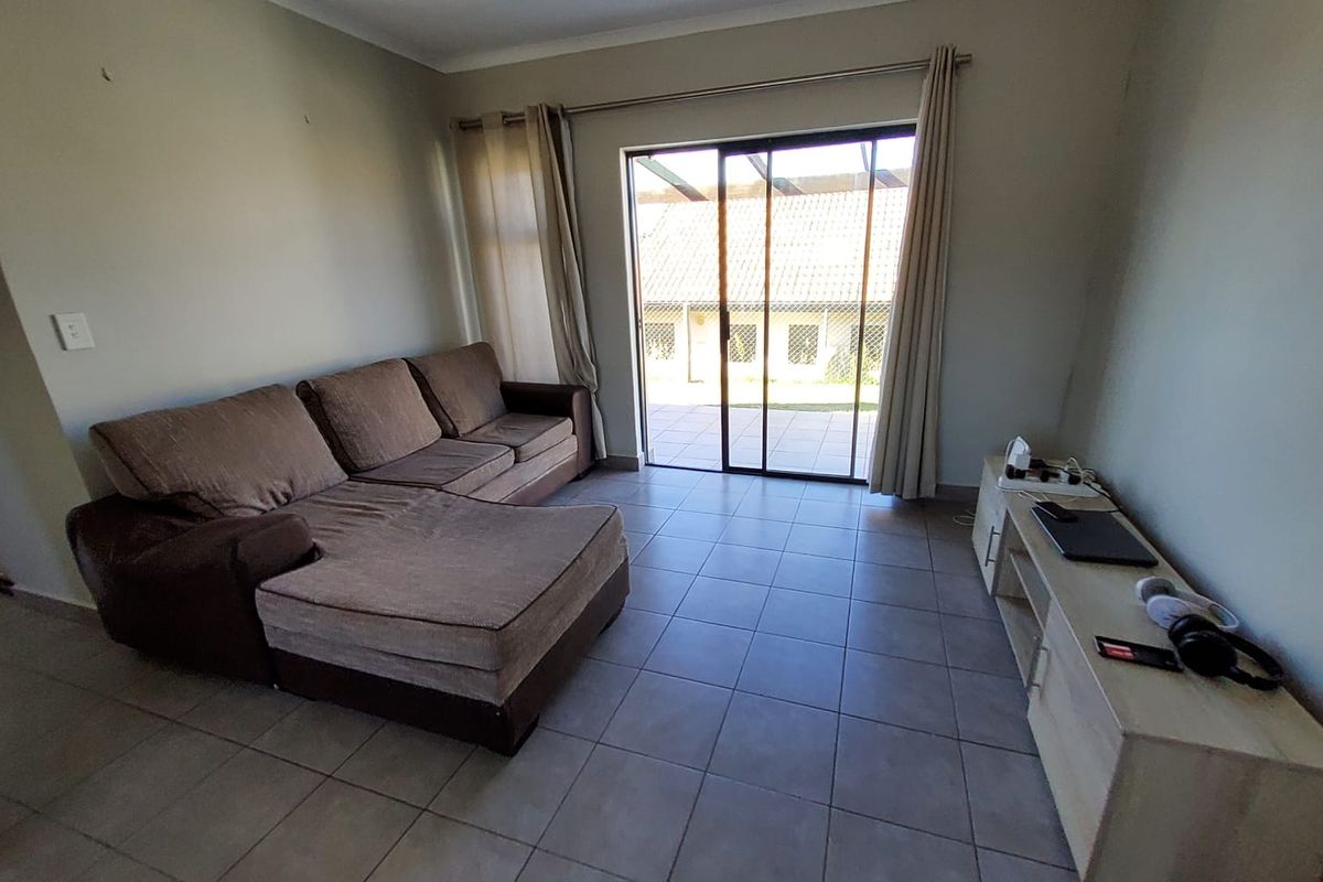 Charming Modern Family Home with Sea Breeze and security - Photo 3