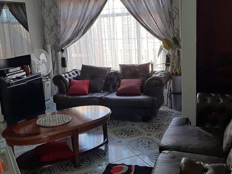 2 Bedroom House for sale in Pimville - Photo 10
