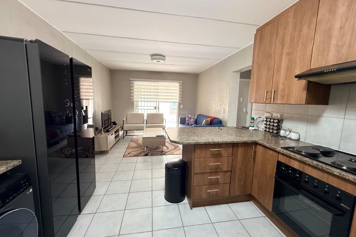 Modern 2-Bedroom Beauty in a Quiet, Tucked-Away Complex - Photo 2