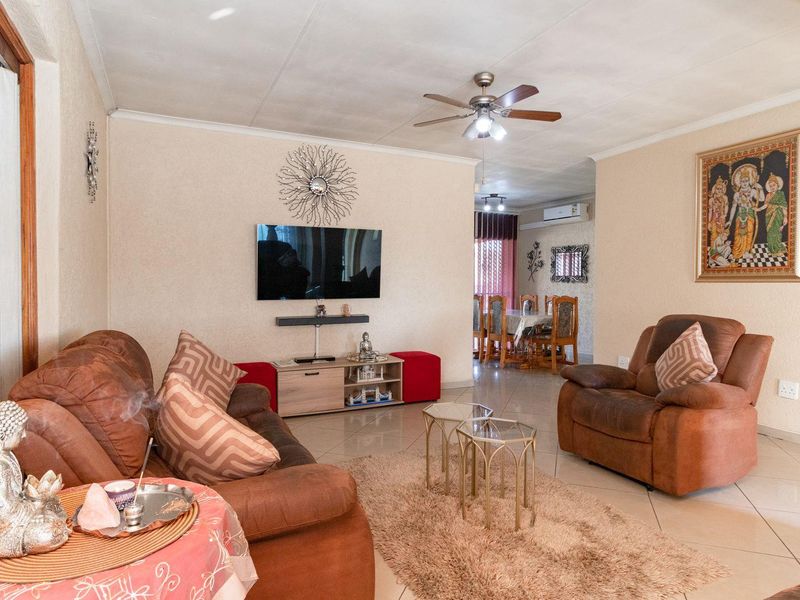 3 Bedroom Family home for sale in Mackenzie Park - Photo 4