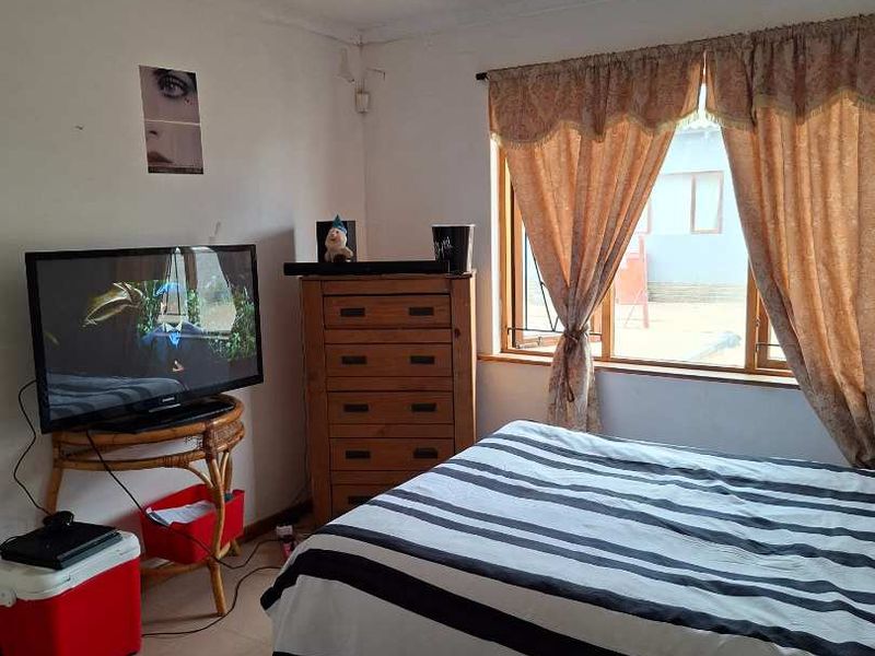 Spacious 3 Bedroom House with 2 Flats in VINETA  SWAKOPMUND - Photo 8