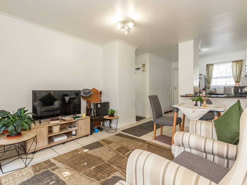 Ideal Lock-Up-and-Go Ground-Floor Apartment - Photo 8